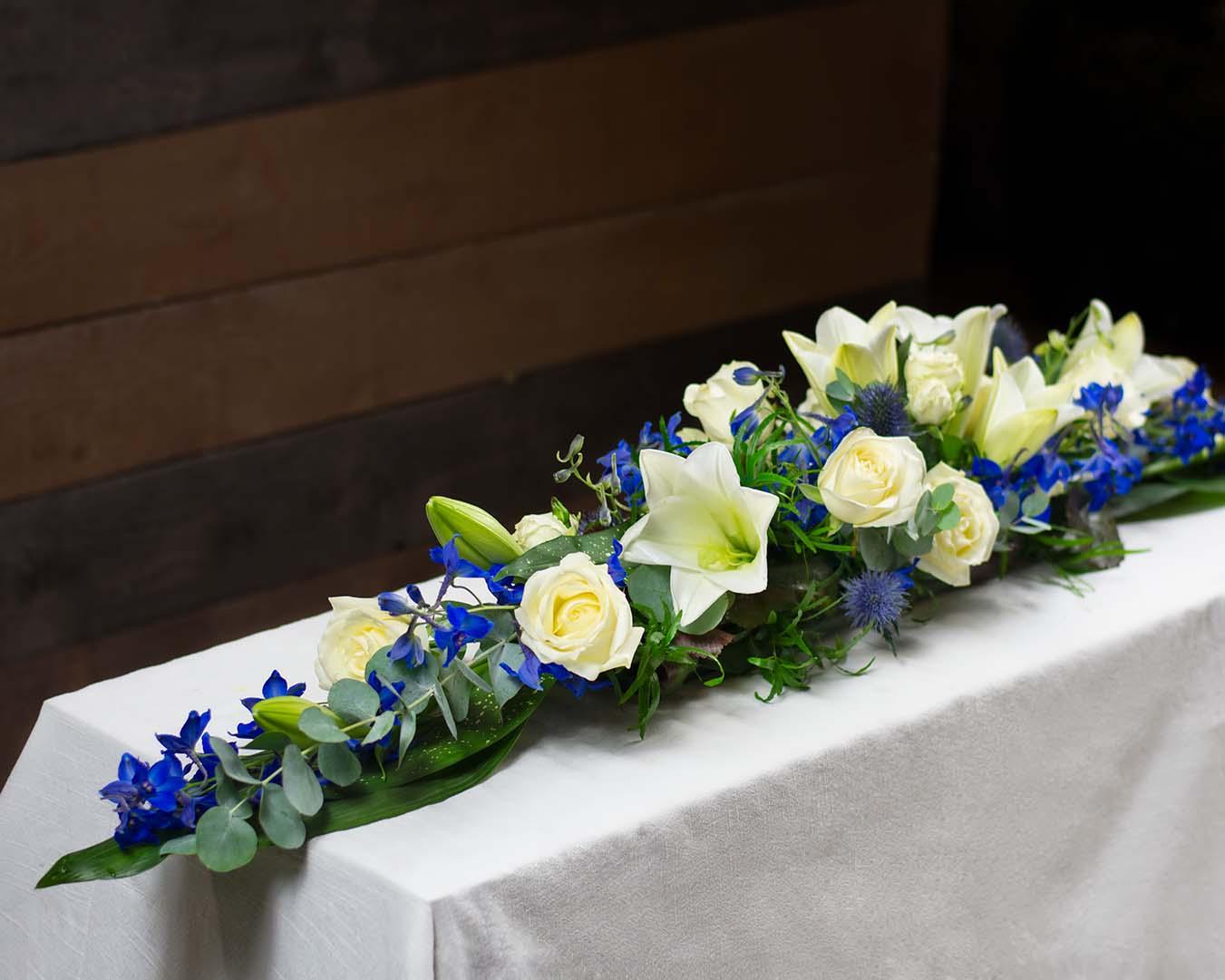 <a href="https://www.laajasalonkukkapalvelu.fi/tuote/arkkulaite-lilja/" target="_blank">Arkkulaite Lilja</a>